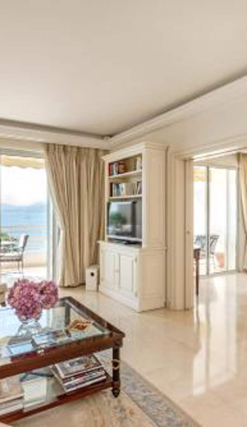 Buckingham & Lloyds - Cannes
