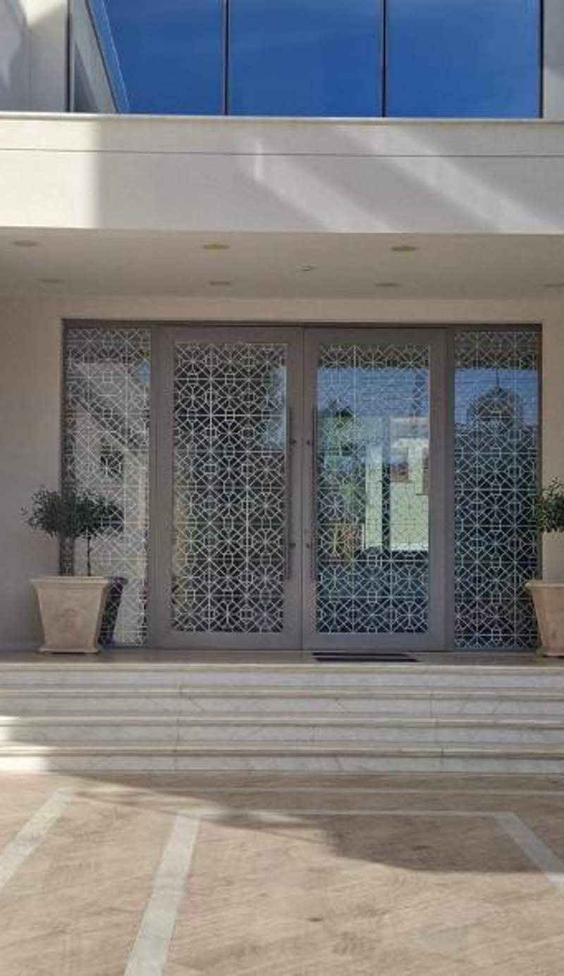16 EXECUTIVE SUITES