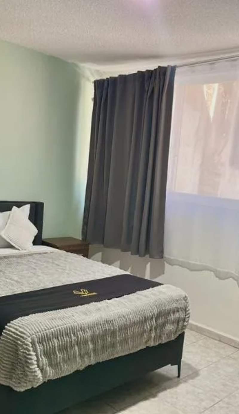 8 VENATOR House Boutique