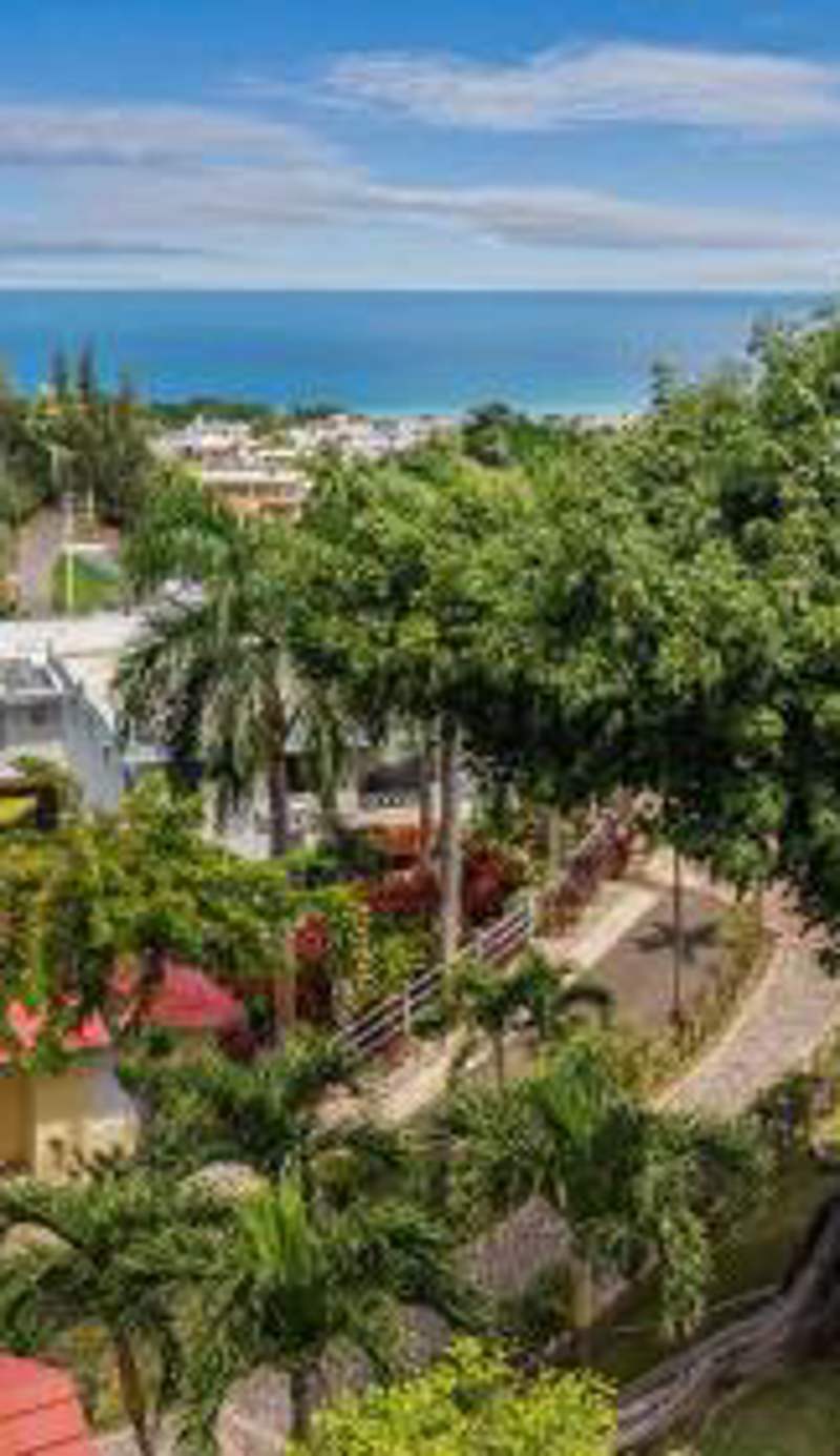 Casita 2 at Ceiba Tree Inn. Tranquility with Garden Views and Pergola with Ocean Overlook