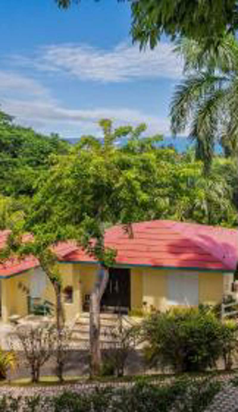 Casita 1 at Ceiba Tree Inn. Tranquility with Garden Views and Pergola with Ocean Overlook