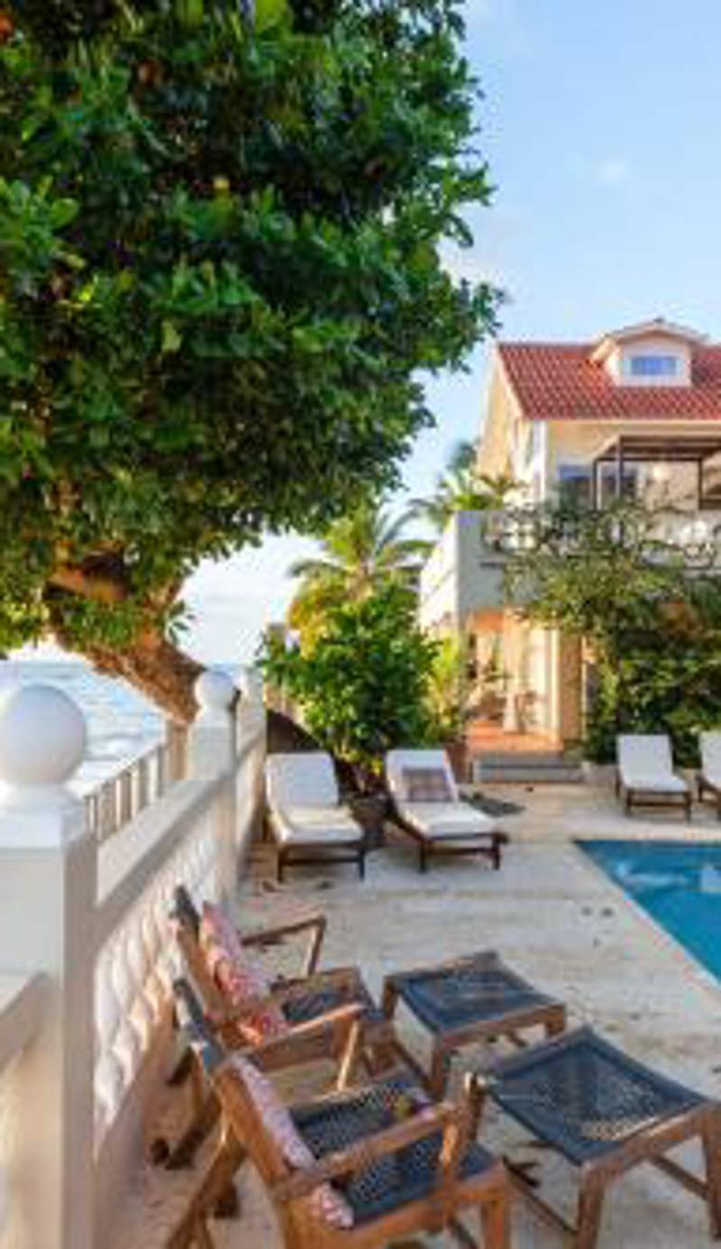 Tres Sirenas Beach Inn
