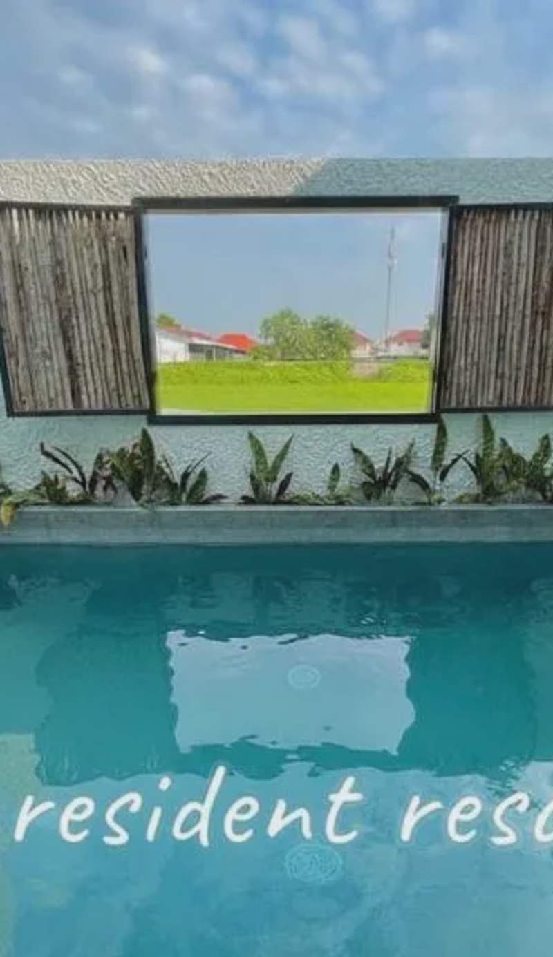 R resident resort