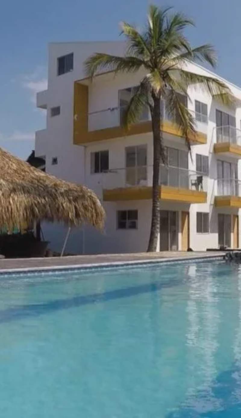 Apto 1er piso frente a la playa y con piscina
