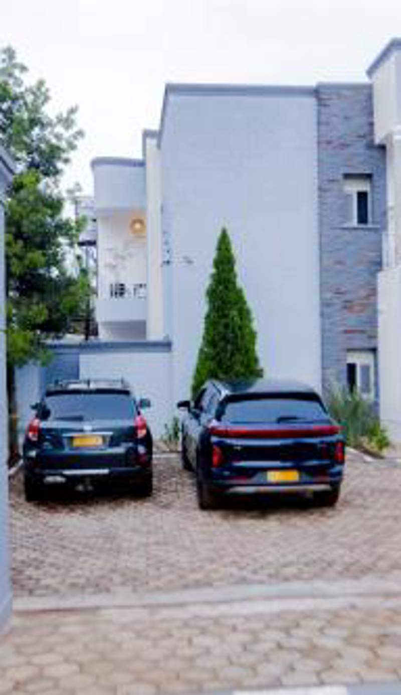 One Click Cozy Suites