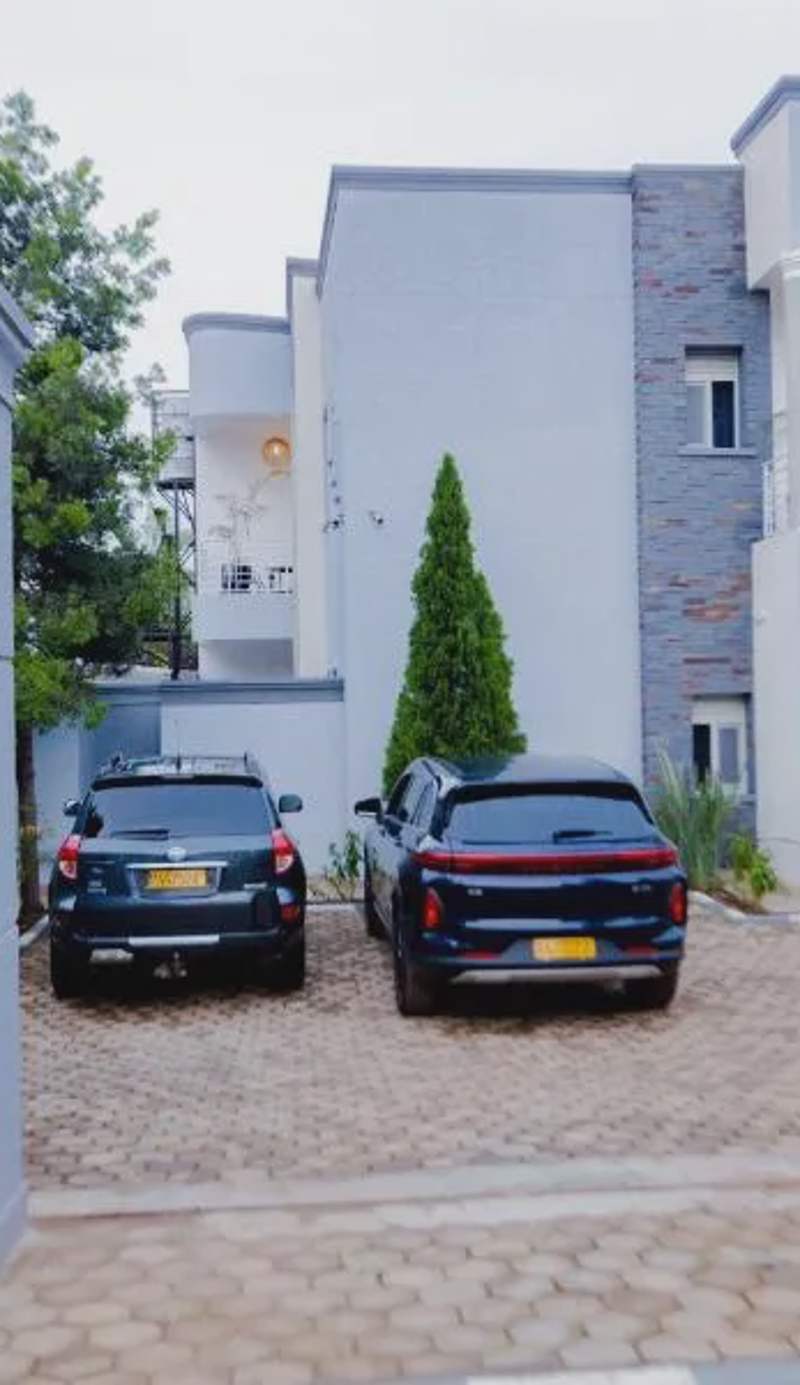 One Click Cozy Suites