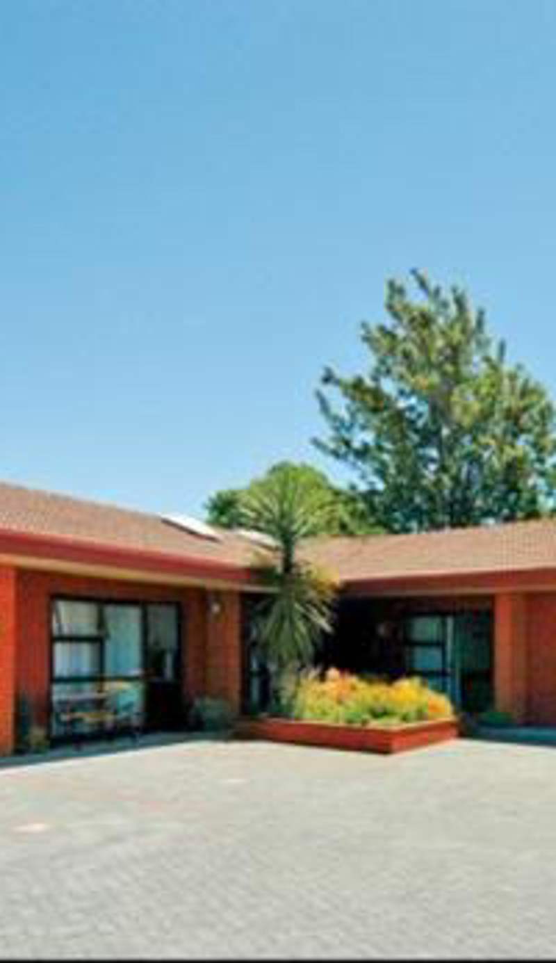Ace High Motor Inn