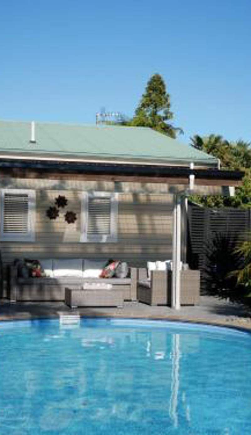 The Pool House Bed & Breakfast - Near Marine Parade Napier