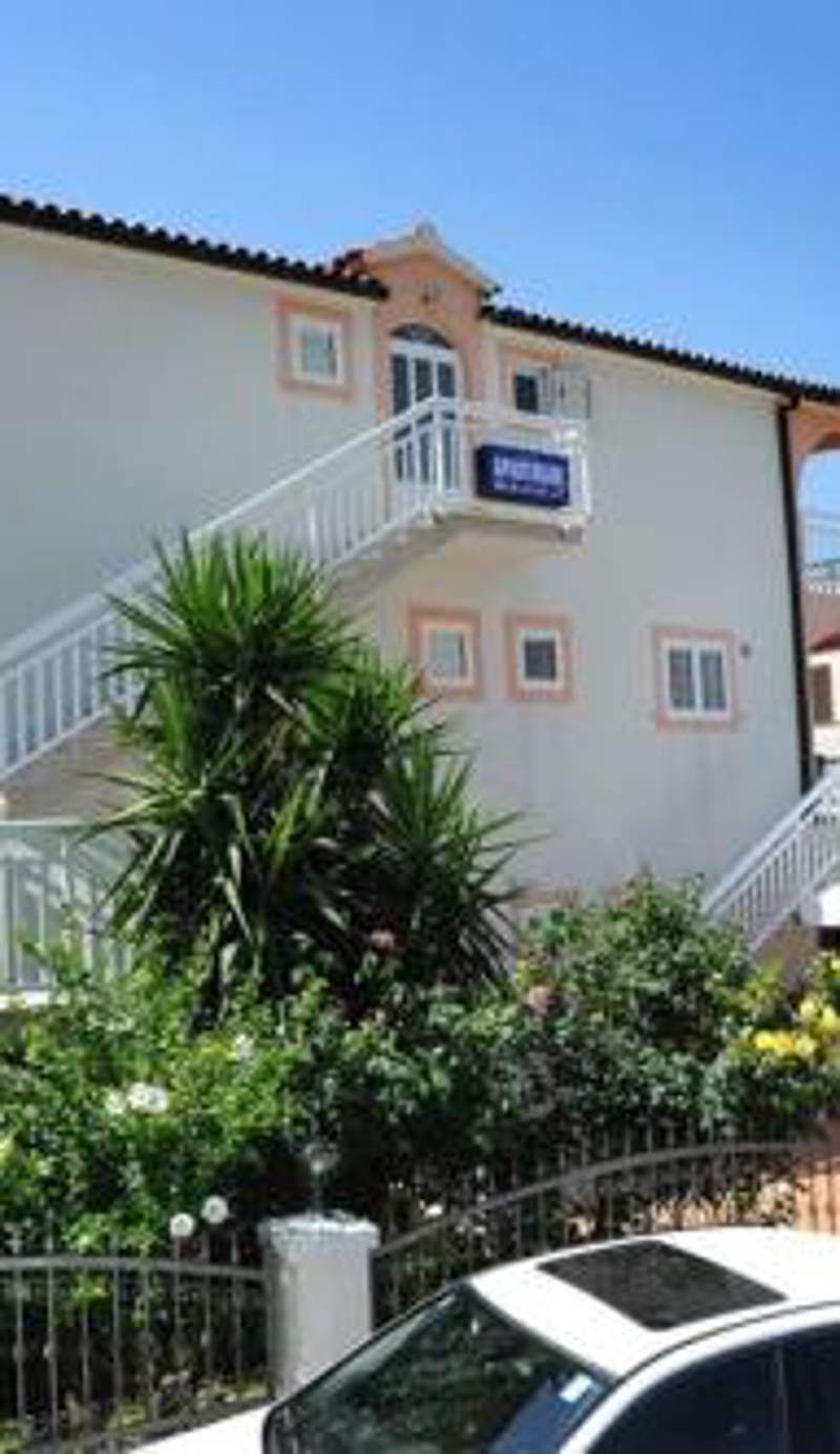 Apartments Majić