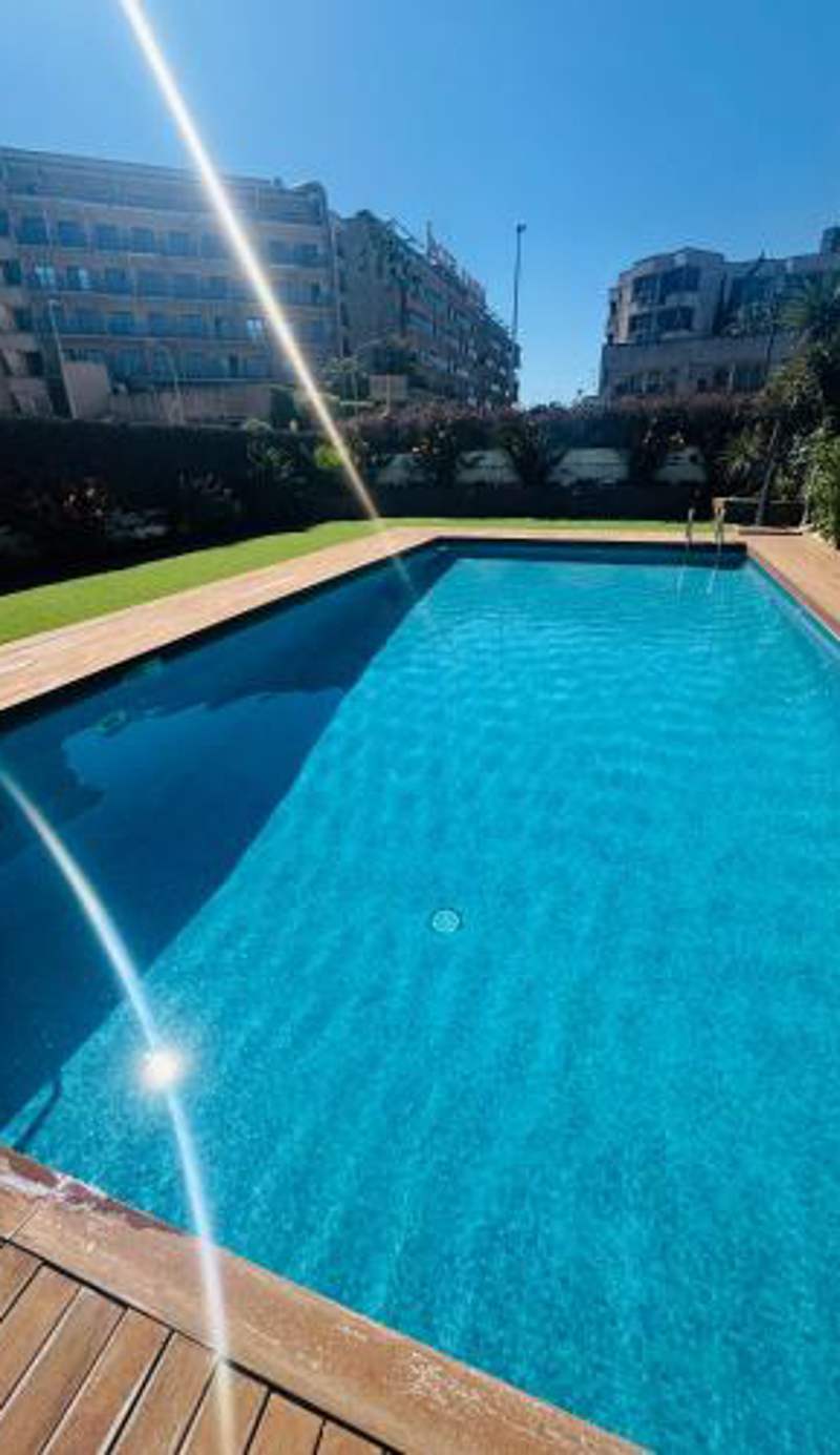 Elegante piso de sueños con piscina