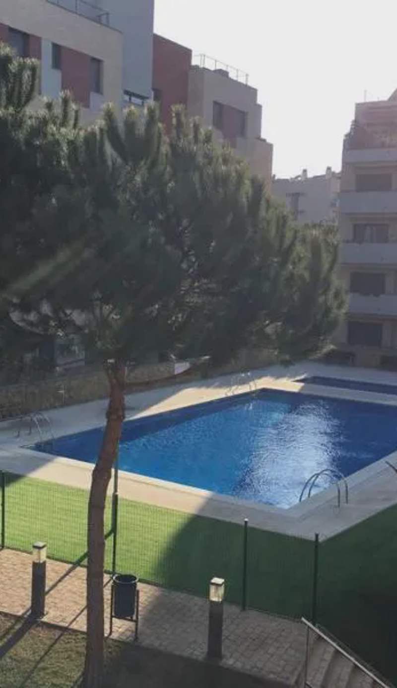 Precioso piso cerca de playa Fenals con 2 piscinas y terraza