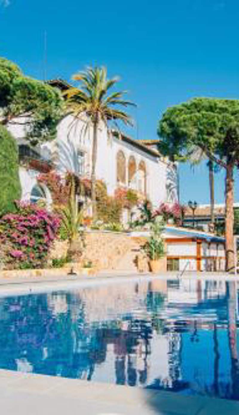 Hotel Roger de Flor by Seleqtta