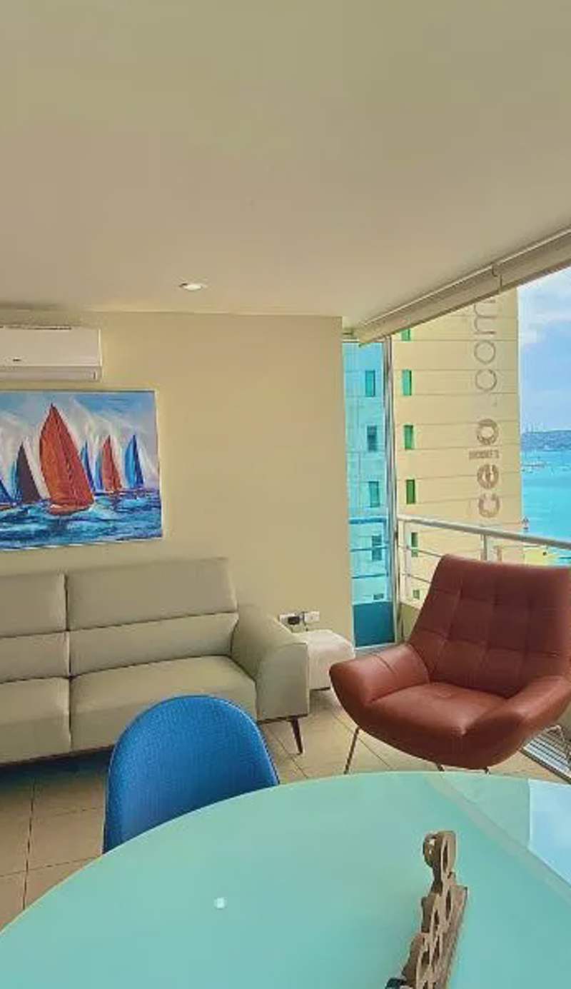 CÓMODO APARTAMENTO CON VISTA AL MAR.