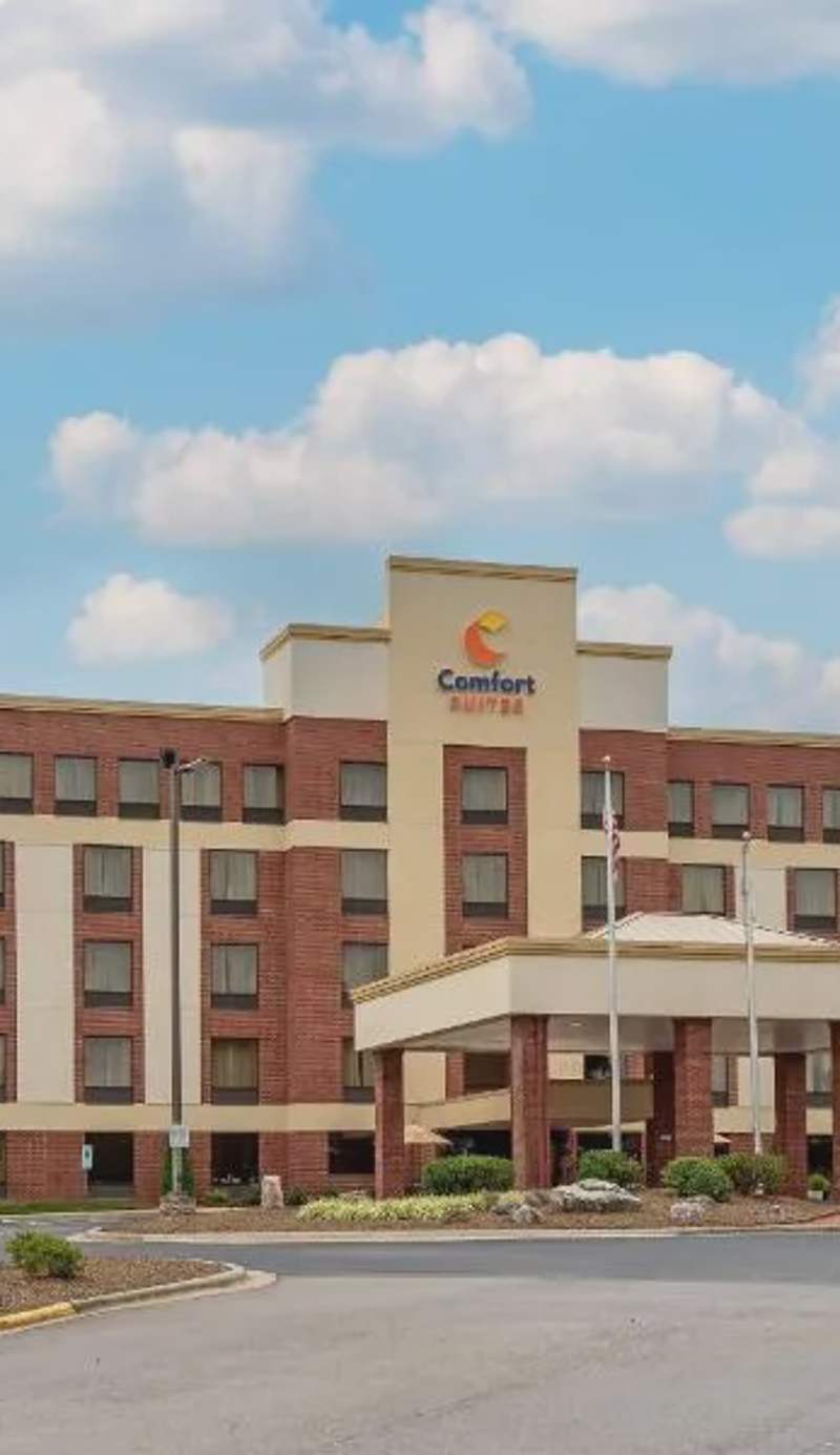 Comfort Suites Outlet Center