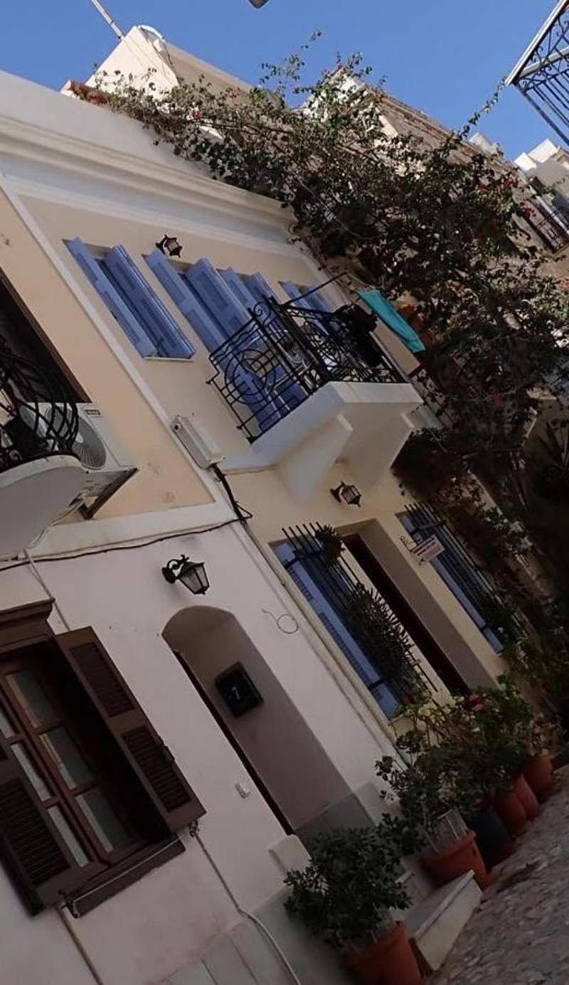 HERMOUPOLI ROOMS