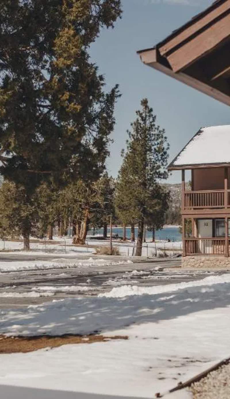 Vintage Lakeside Inn