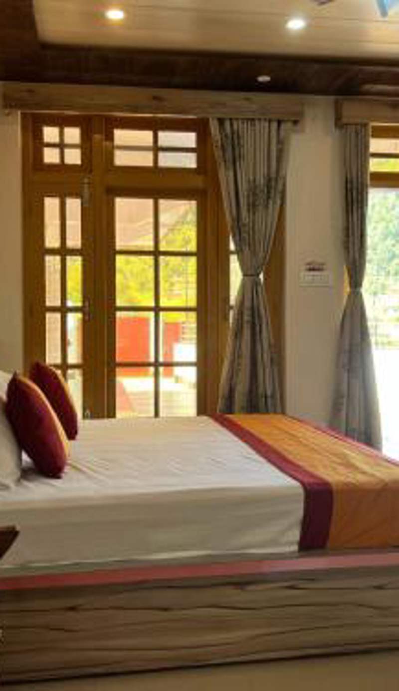 Rock Mountain Premium Homestay, Dalhousie Family & Couple Friendly Relaxing Stay Away from Crowd
