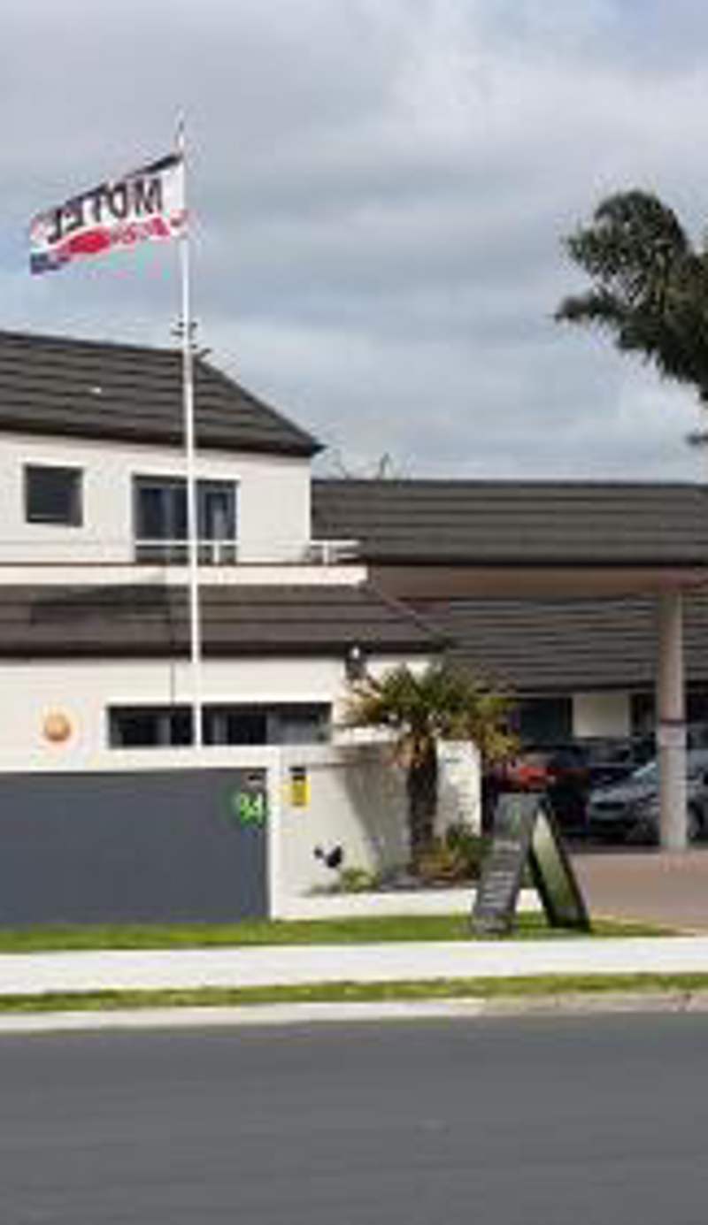 Bay Palm Motel