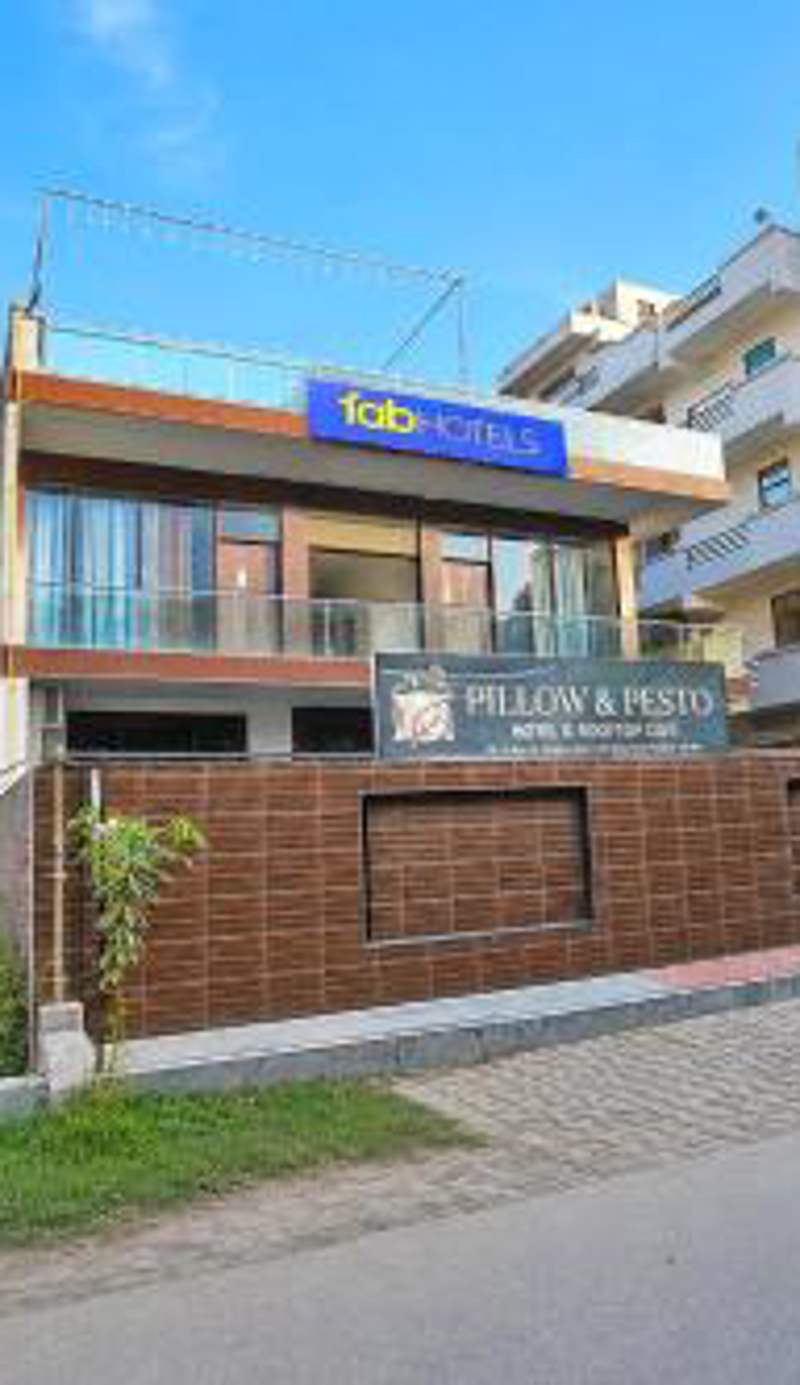 FabHotel Pillow & Pesto