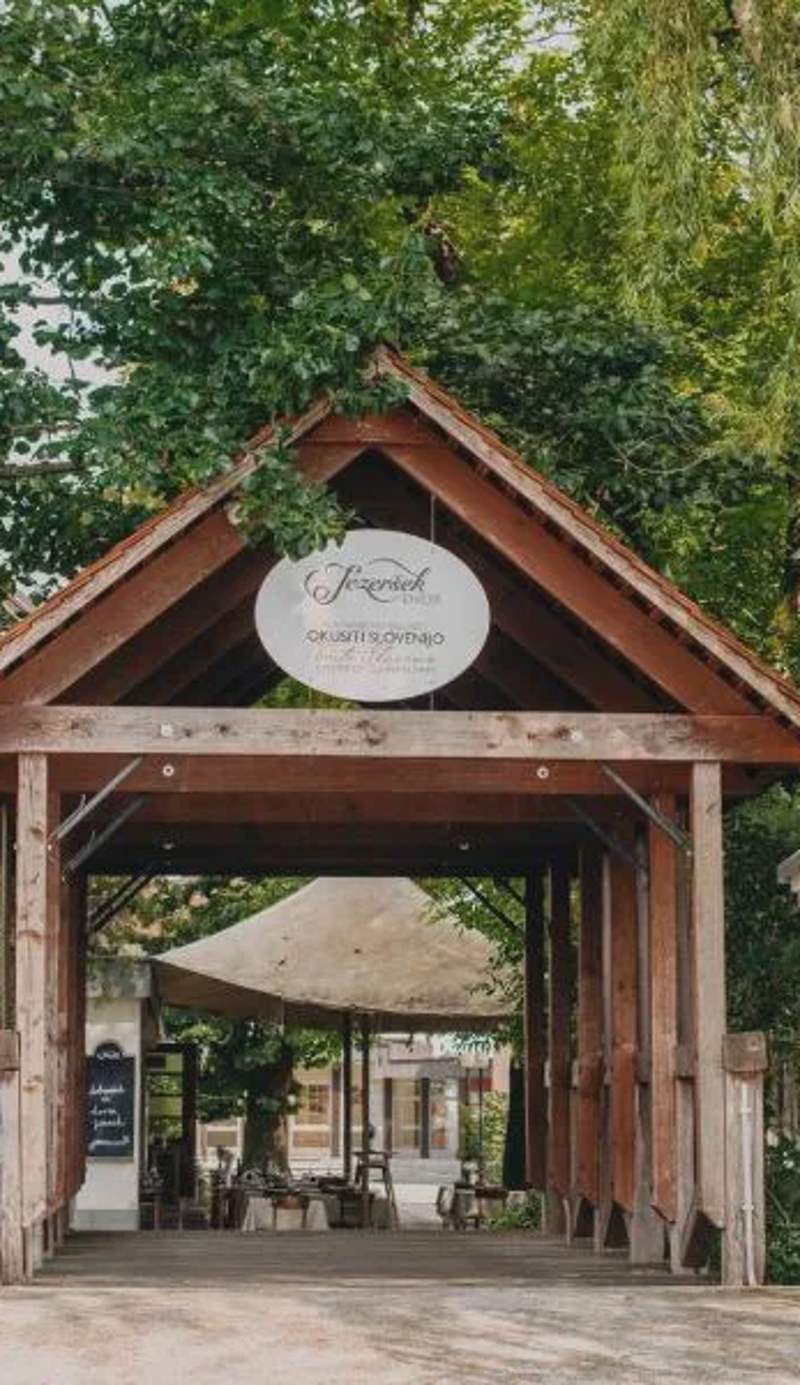 Hotel Dvor Jezersek Brnik