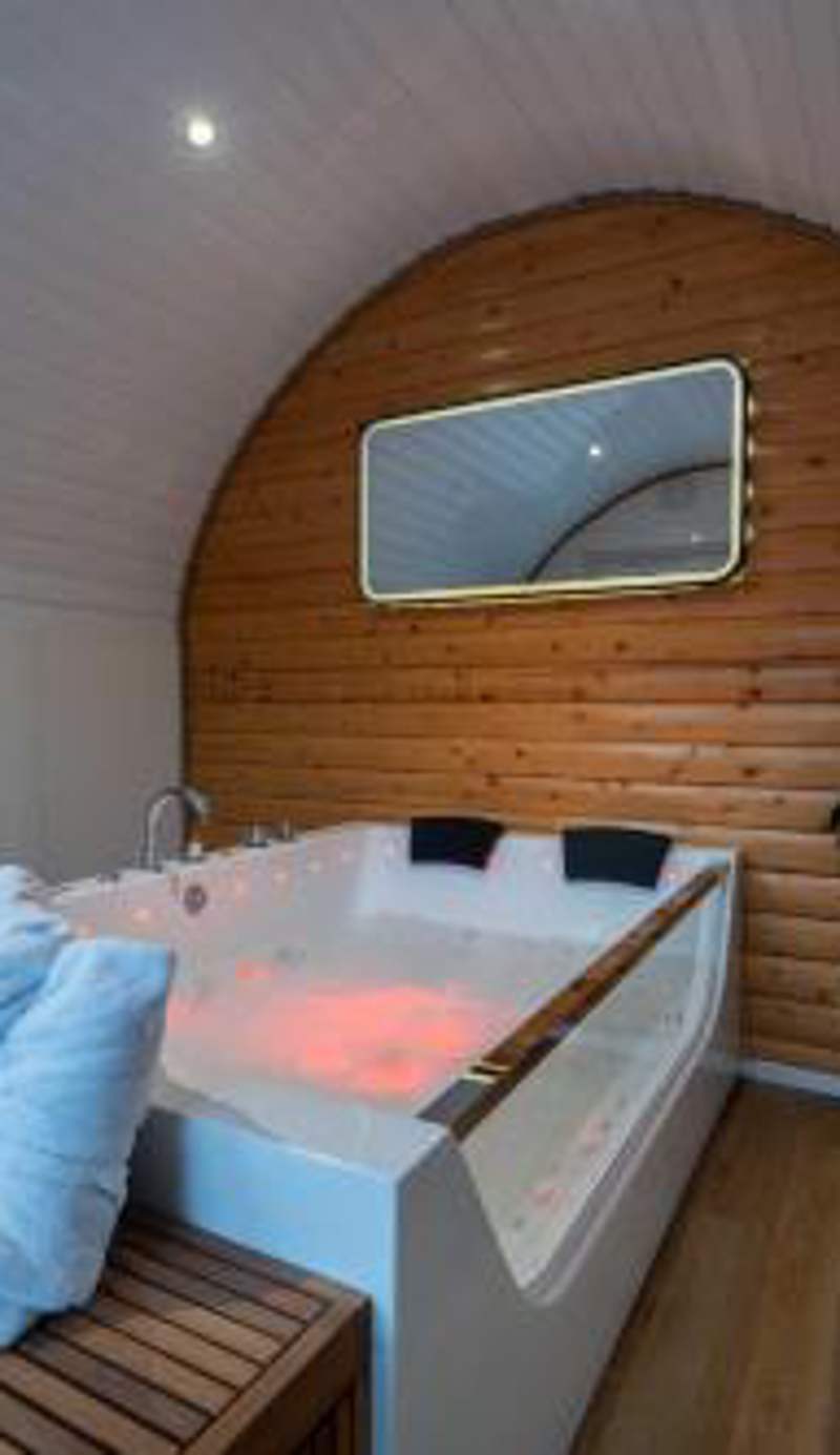 Apex Studio Pod and Jacuzzi Bath