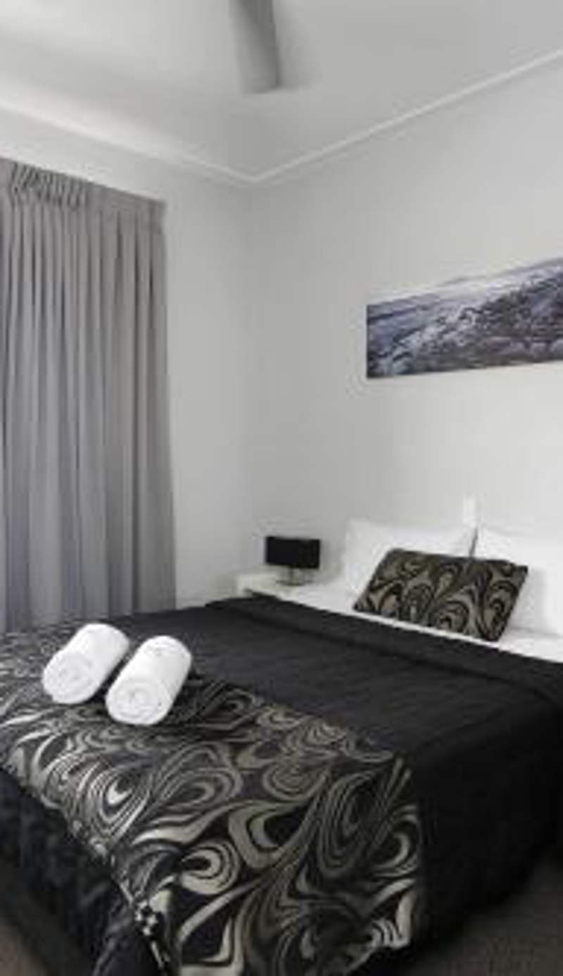 The Lakes Hotel
