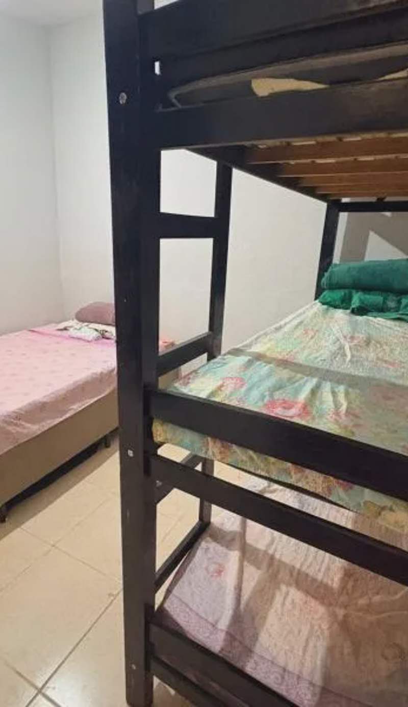 Casa de fundo aconchegante 4 solteiros ou 5 se 2 pessoas na casal