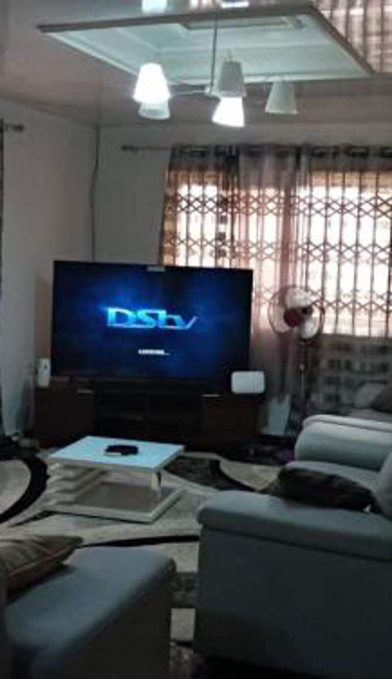 Well presented apartment with 2 master bedrooms.