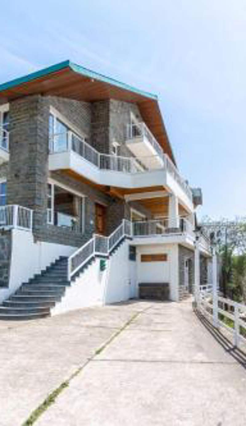 StayVista at The Rustic Retreat - Premium 4BHK Valley View villa with Bonfire