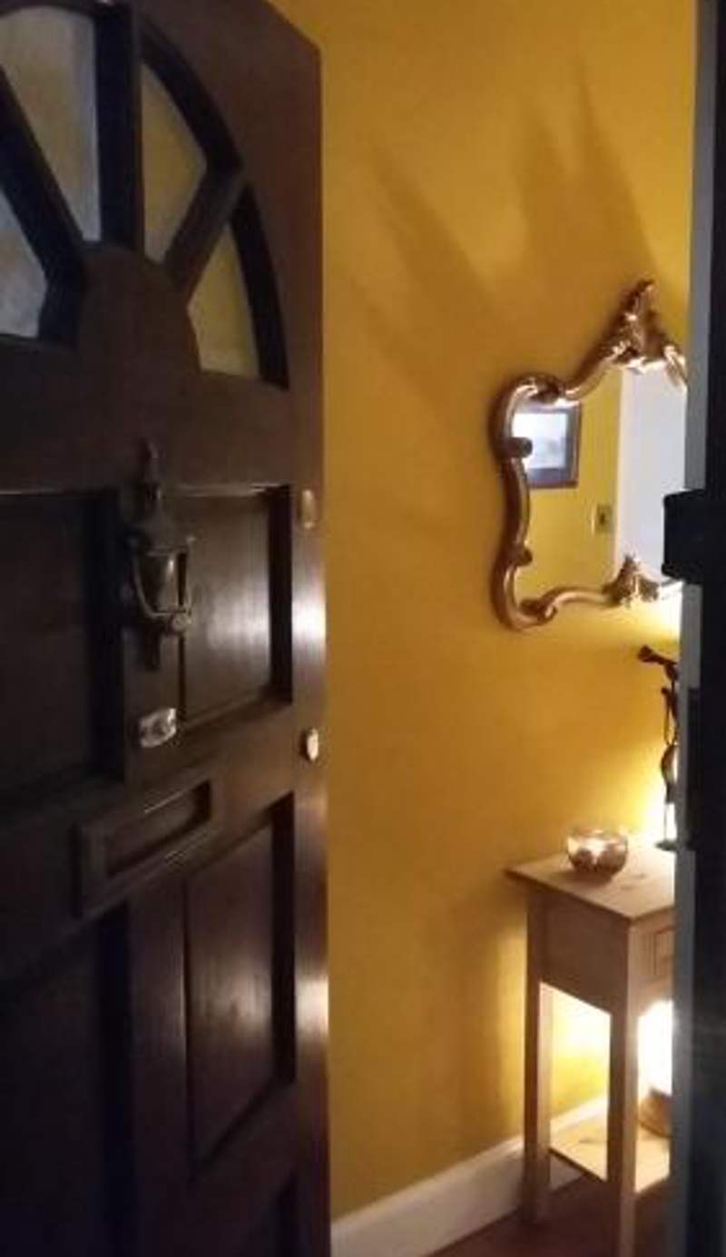 Edinburgh TWO BEDROOM apartment with free side street parking 24 hours