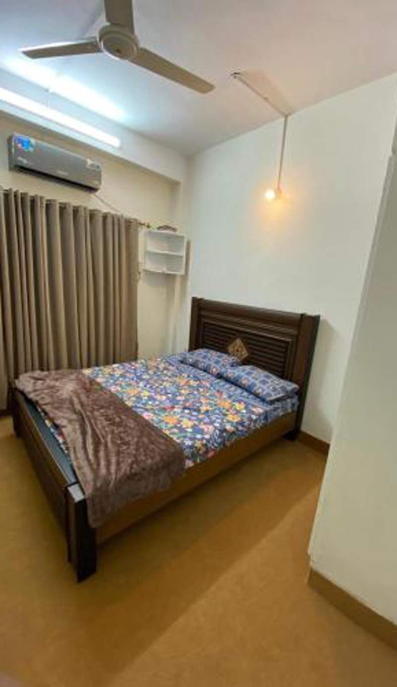 Two bedroom apartment near commercial market