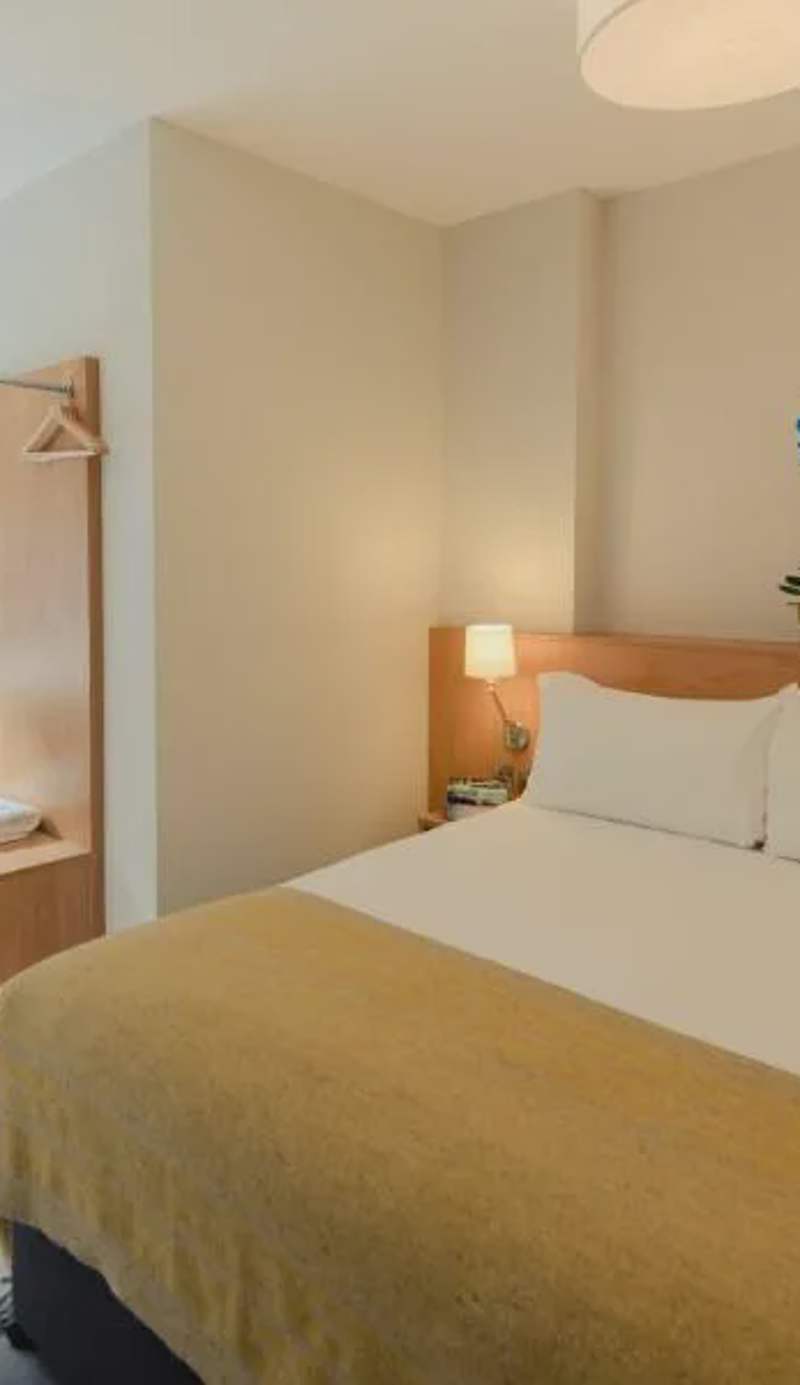 PREMIER SUITES Reading