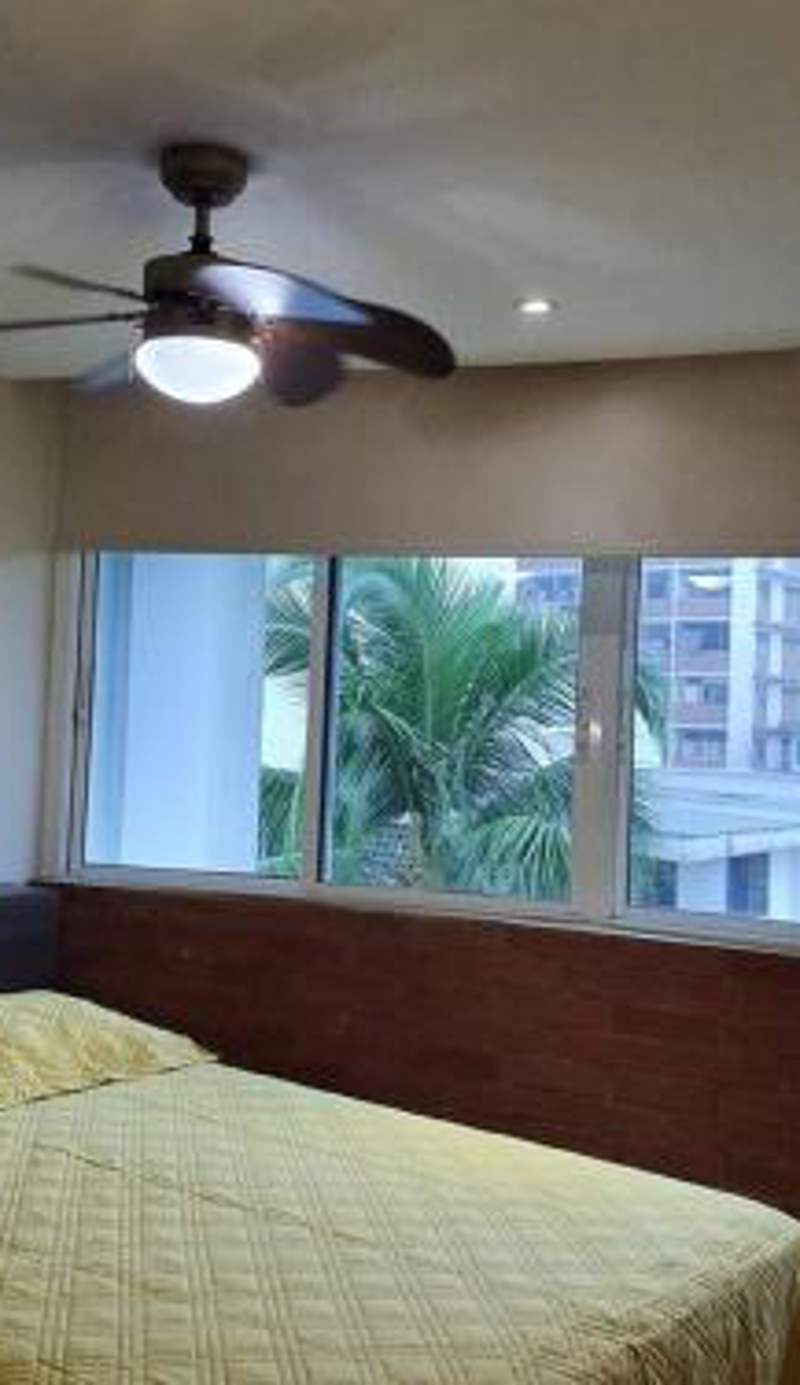 R.1114 Estudio ejecutivo privado, con cocina y baño.