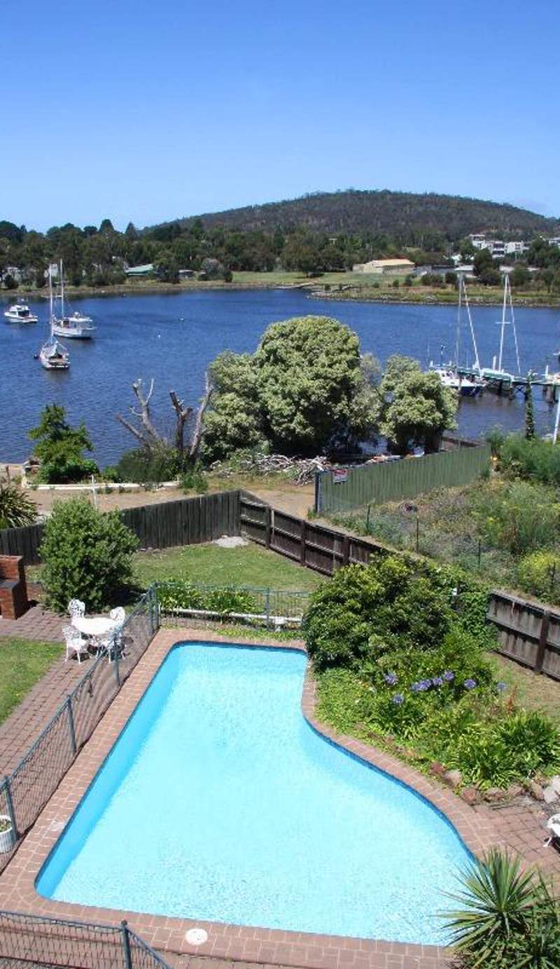 Waterfront Lodge Motel