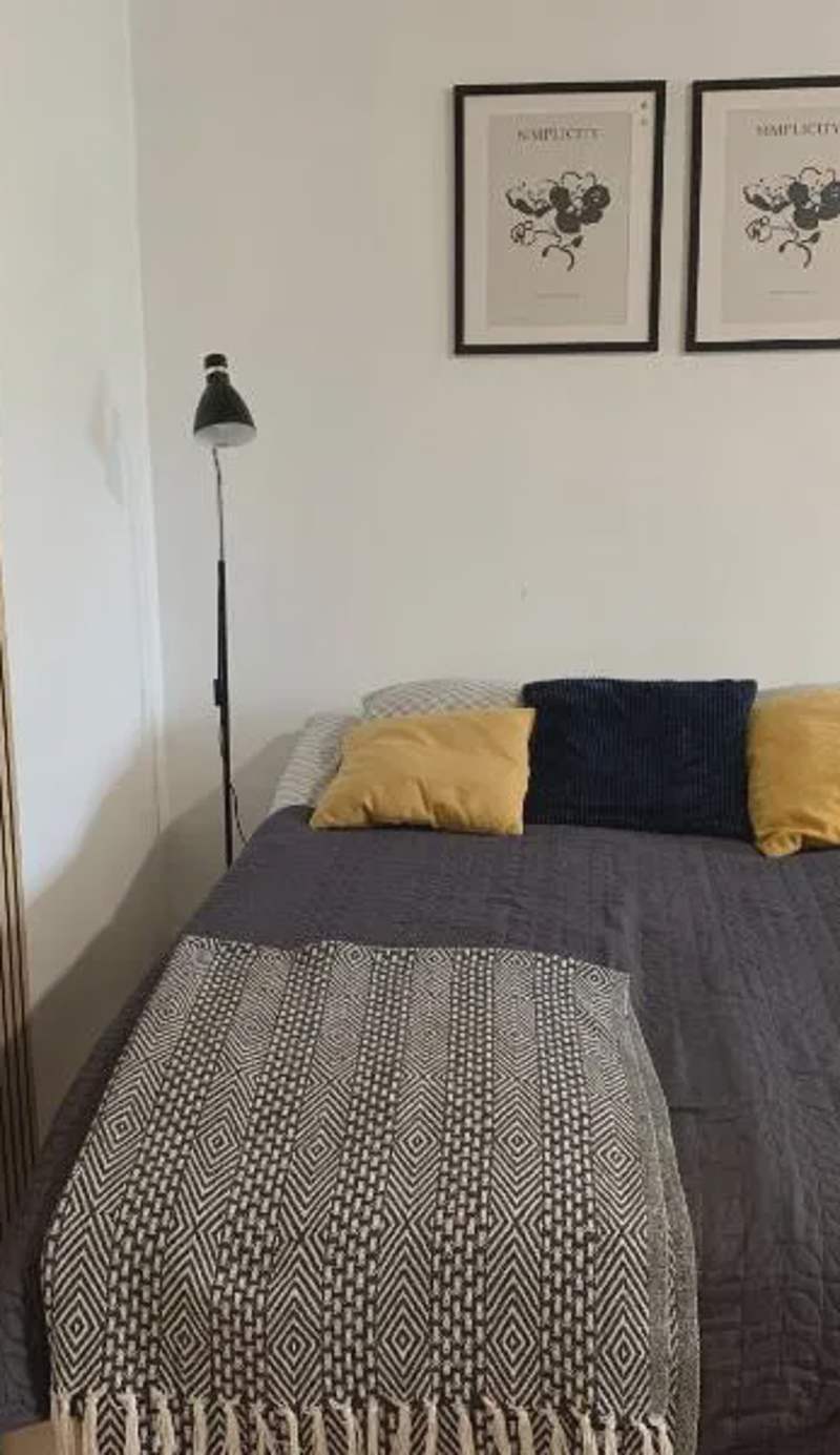 2BR big Apartment A8, free parking on the street