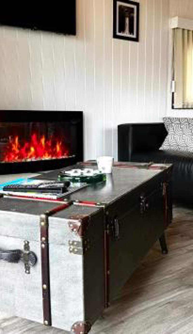 Lodge Cabin with Fabulous Views - Farm Holiday