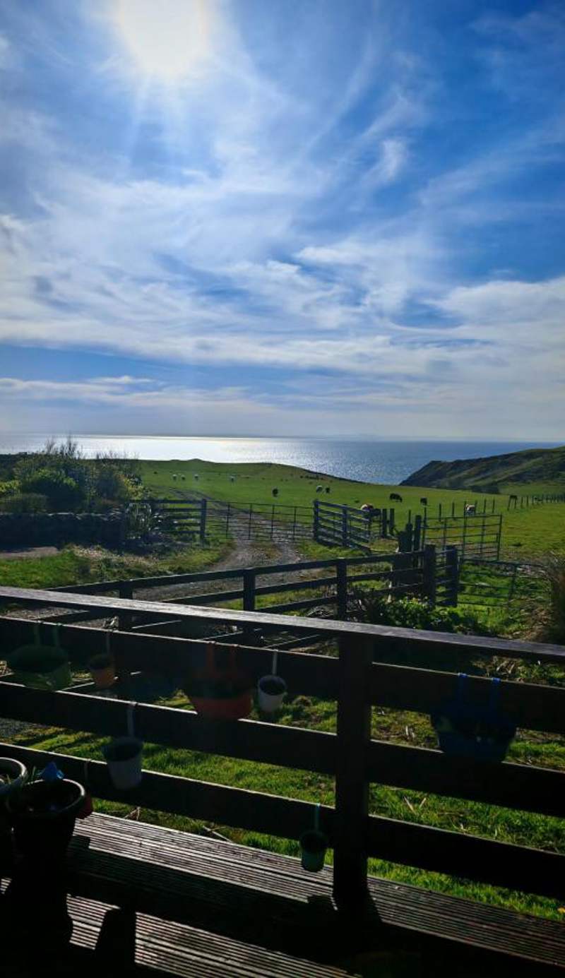 Lodge Cabin with Fabulous Views - Farm Holiday