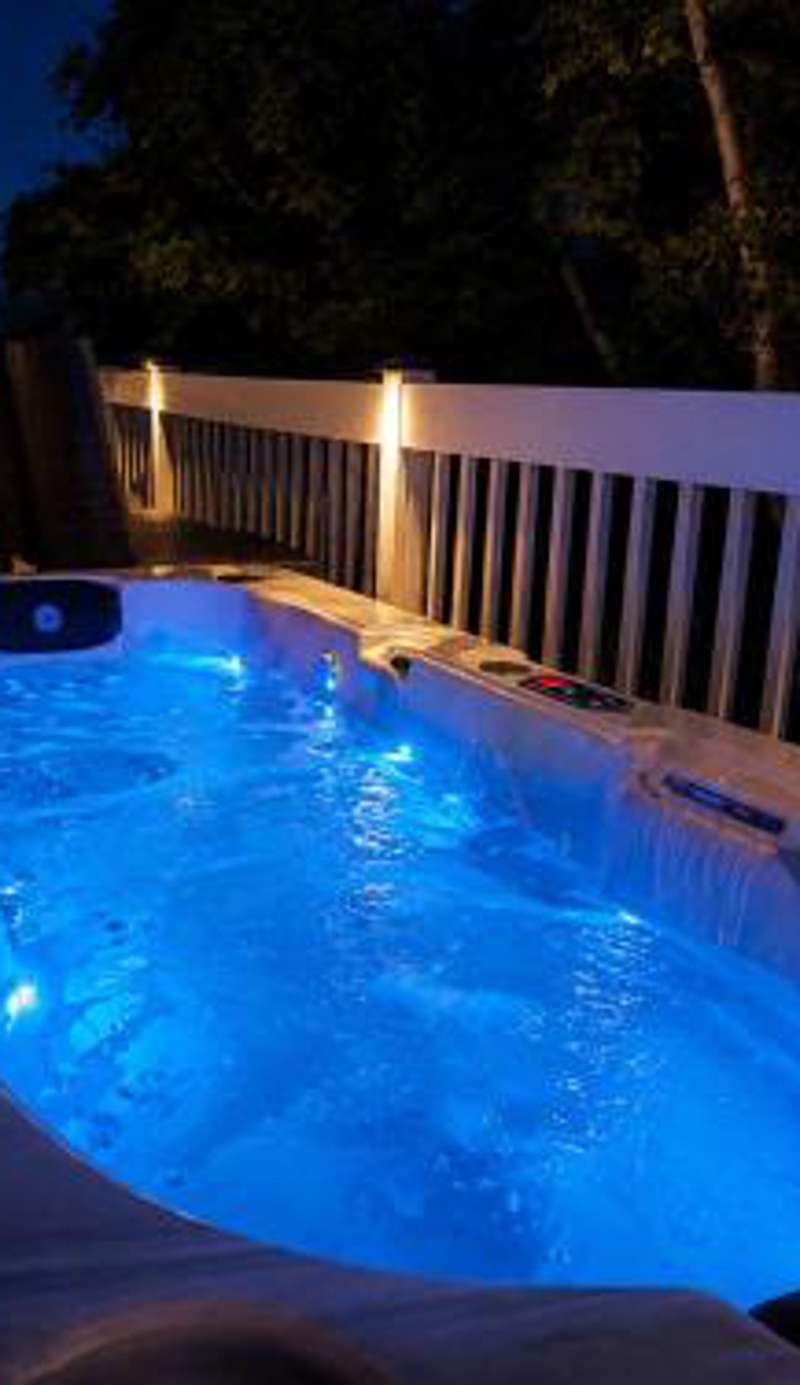 Peaceful City View - Hot Tub - 2 Parking & EV Chrger