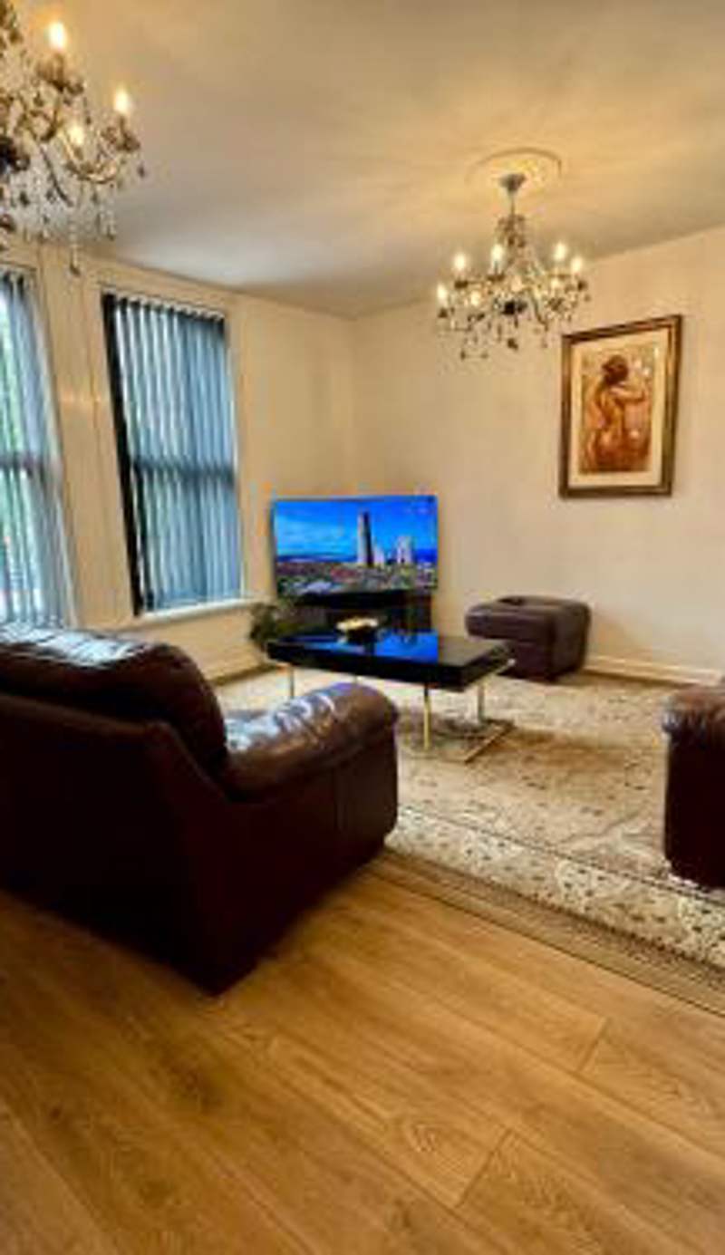 Lovely 2 bed Apartment, Arnold Town centre.