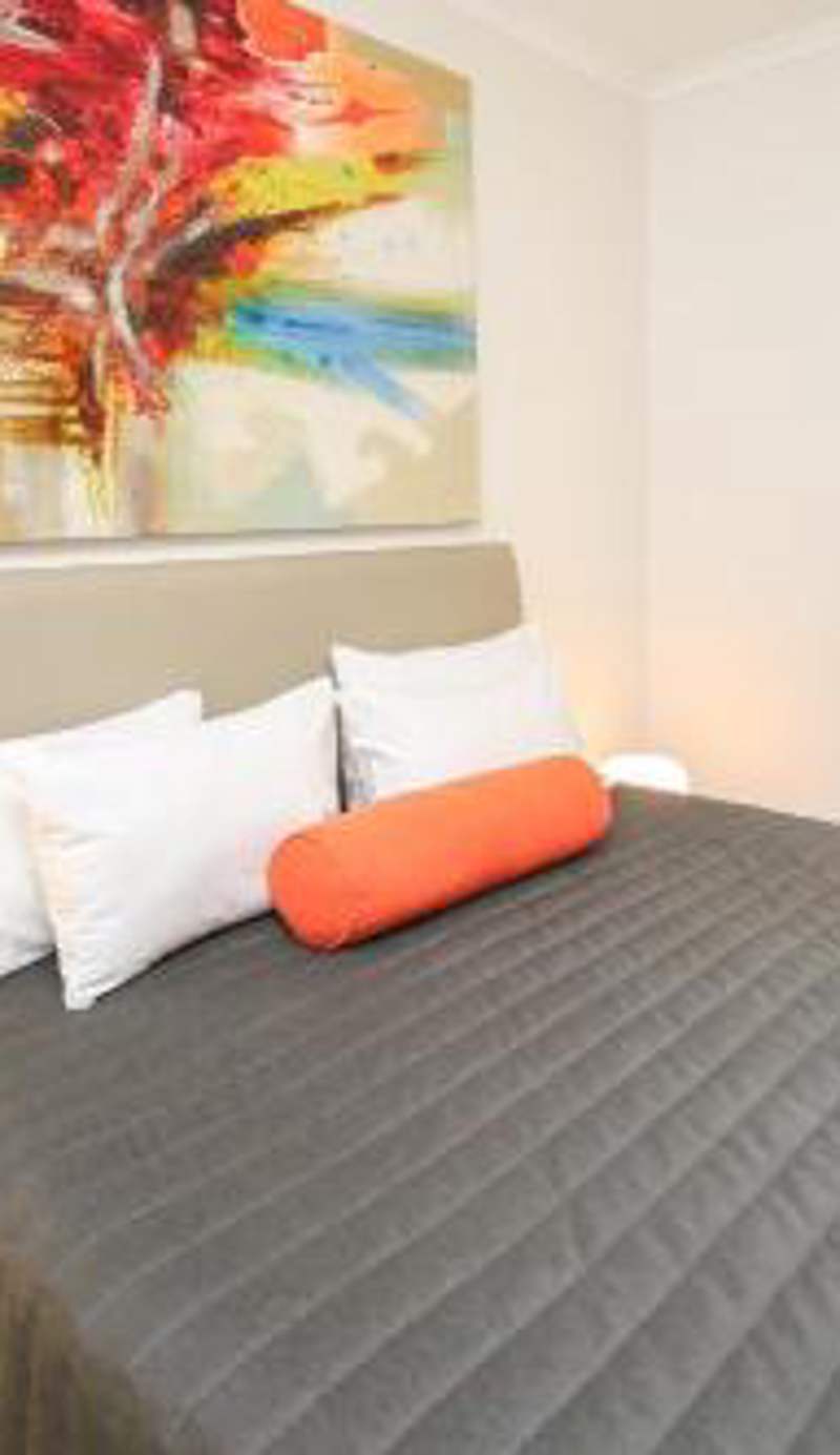 Indulge Apartments - Ontario