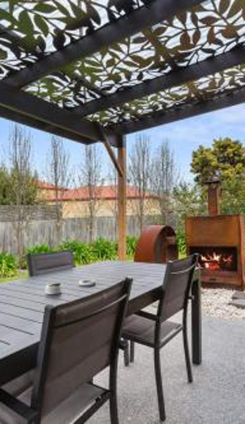 The Summer House ~ 2 blocks to Beach