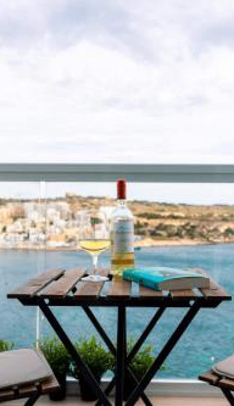Seashore Stays - Stunning apartments right by the sea