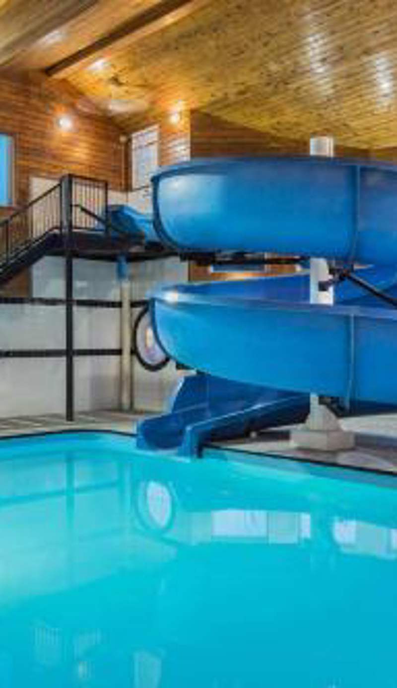 Travelodge by Wyndham Golden Sportsman Lodge