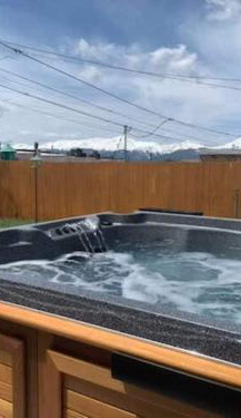 Mom's House - 1 block from downtown & Hot Tub