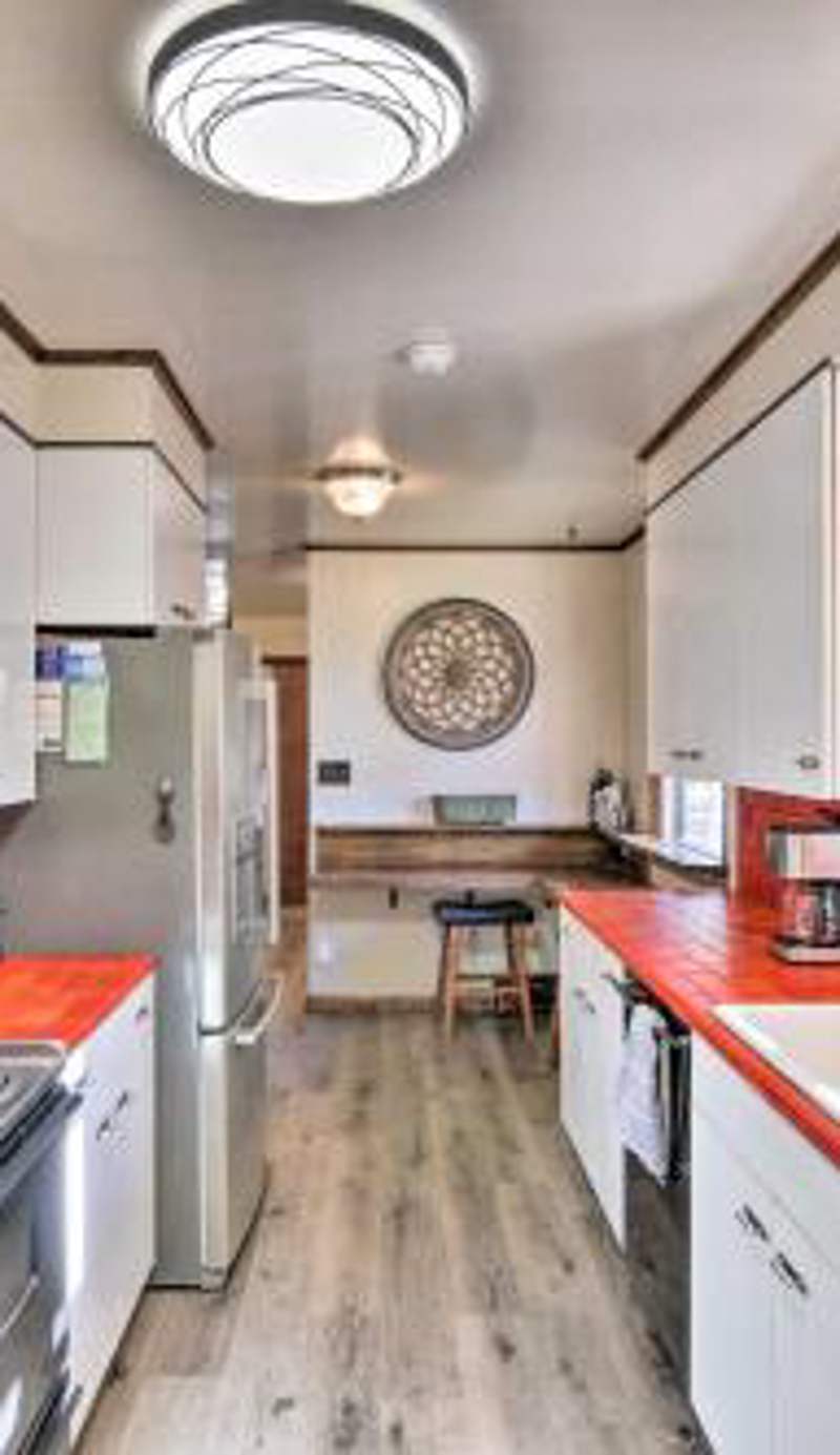 Charming Leadville Retreat w/ Private Hot Tub