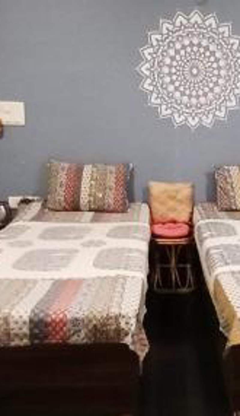 Metro Connected Homestay with Parkview