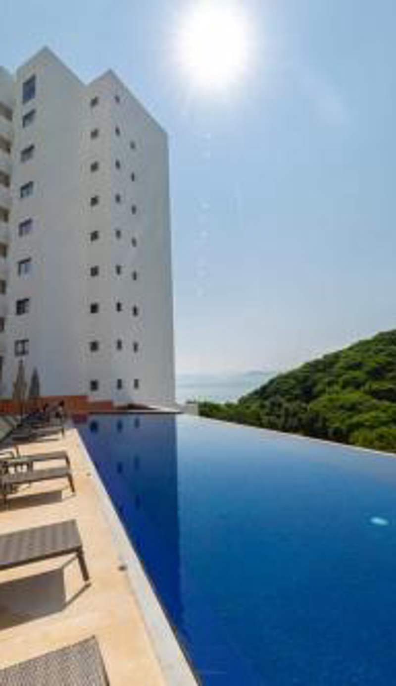 3BR Sub-Penthouse With Ocean Views!