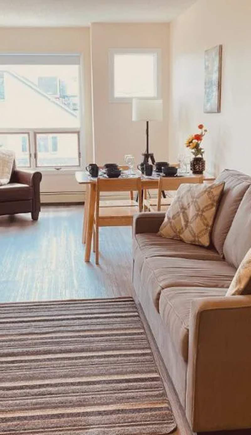 unit #302 Mountain view 2 beds in DT