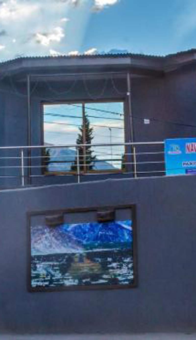 Naveed Tourist Inn
