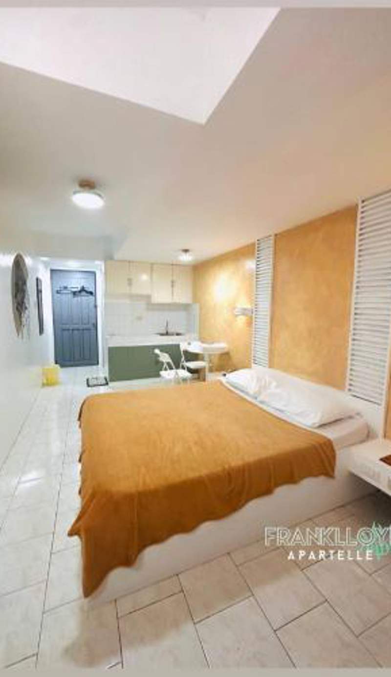 Frank Lloyd Apartelle
